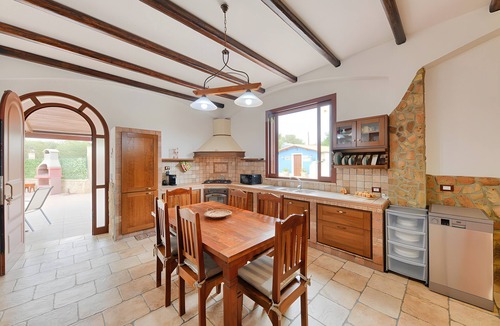 Syracuse Villa | “Villa Parisi” Syracuse – Accessible, Welcoming Villa with Garden