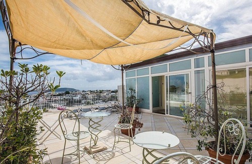 Ischia Porto House | Villa Peonia C: A welcoming apartment which faces the sun and the sea, with Free WI-FI.