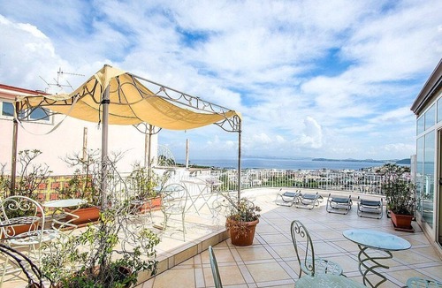 Ischia Porto House | Villa Peonia C: A welcoming apartment which faces the sun and the sea, with Free WI-FI.