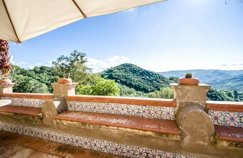 Nicosia Apartment | Villa Pietralunga with a View of the Woods