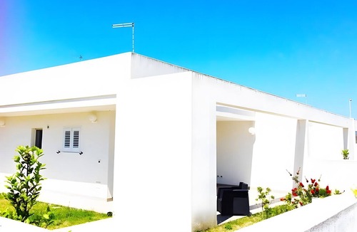 Torre Specchia Ruggeri Villa | Villa Poesia By Ville Refolo with Private Garden and Air Conditioning
