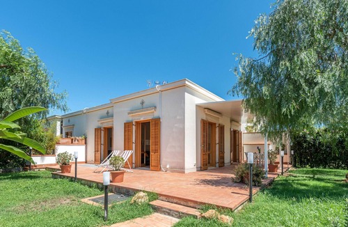 Terrasini Villa | Villa Poldino con giardino by Wonderful Italy