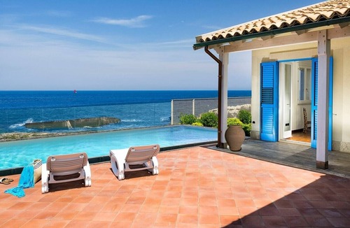 Augusta Villa | Villa Primavera - Seafront villa with pool near Syracuse