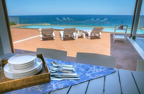 Augusta Villa | Villa Primavera - Seafront villa with pool near Syracuse