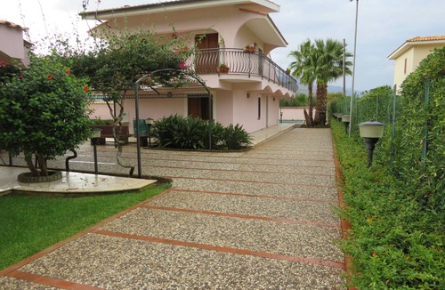 Castellammare del Golfo Villa | Villa Rosada (a delightfully designed contemporary villa) - Last minute July