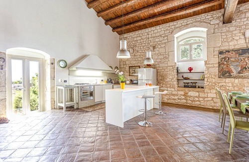Rosolini Villa | Villa Ramunna by Villa Plus