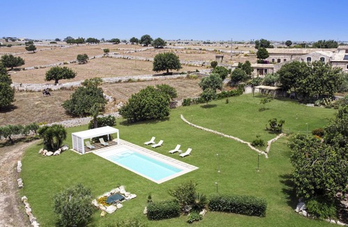 Rosolini Villa | Villa Ramunna by Villa Plus