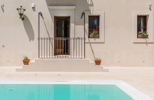 Avola Villa | Villa Raphael, luxury property with swimming pool and sea view