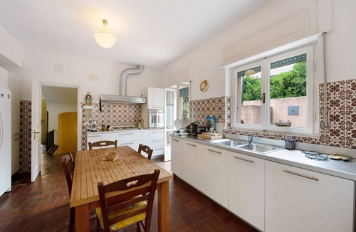 Arenzano Villa | Villa Roberta – Pool, Garden, WiFi & Private Parking, Privacy in the Pinewood