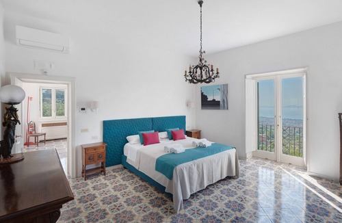Piano di Sorrento Villa | Villa 'Rosaldo' with Sea View, Wi-Fi and Air Conditioning