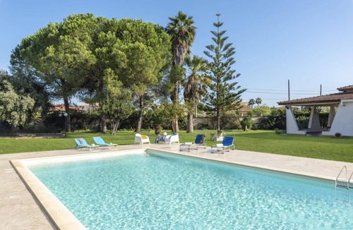 Fontane Bianche Villa | Villa Rosanna by Villa Plus