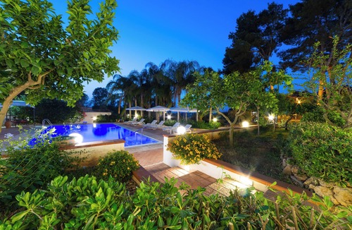 Marsala Ski Chalet | Villa Rosemary –Chalet Garden, wooden chalet with pool, near the Stagnone Lagoon