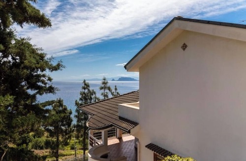 Palermo Villa | Villa's apartment on the beach, swimming pool A/C