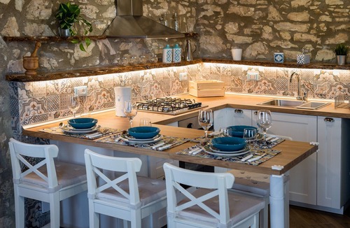 Castellammare del Golfo Villa | Villa Stone Walls with Sea View, Terrace, Garden, Whirlpool & Wi-Fi