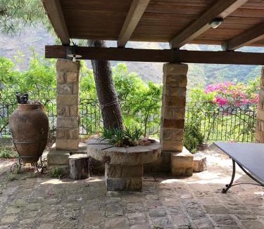 Santo Stefano di Camastra Villa | Villa San Leonardo
