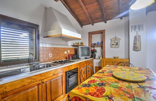 Piedimonte Etneo House | Villa Salice: A welcoming apartment that is part of a villa situated on the eastern slopes of Mount Etna, with Free WI-FI.