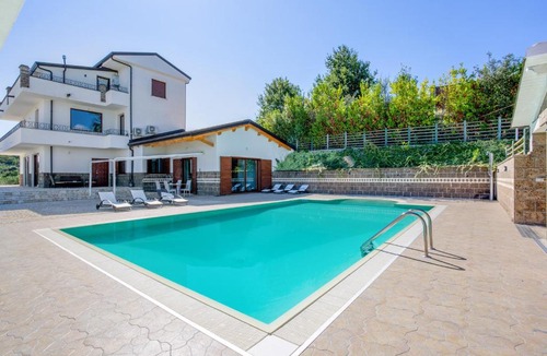 Caiazzo Villa | Villa Santoro ai TRE Ulivi con Piscina Privata