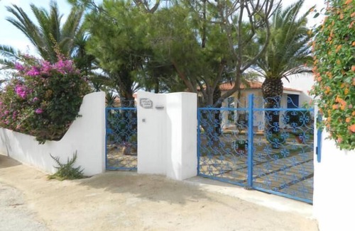 Santa Croce Camerina Villa | Villa Sara: beaches, cliffs ./Villa Sara, beaches, cliffs .