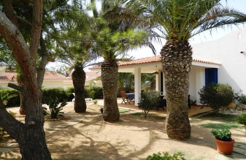 Santa Croce Camerina Villa | Villa Sara: beaches, cliffs ./Villa Sara, beaches, cliffs .