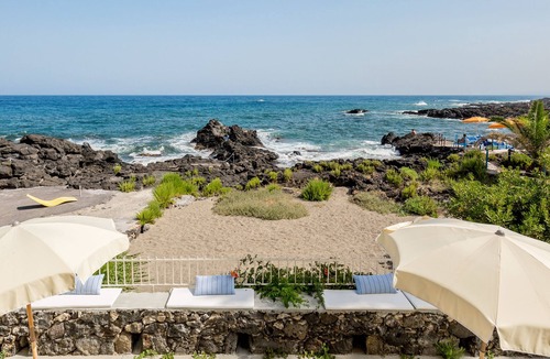 Giardini Naxos Villa | Villa Schisò, exclusive location for 12 people, in front of the sea with pool.