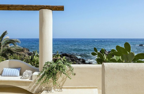 Giardini Naxos Villa | Villa Schisò, exclusive location for 12 people, in front of the sea with pool.
