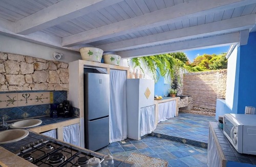 Fontane Bianche Villa | Villa Seranta, sea front villa near town