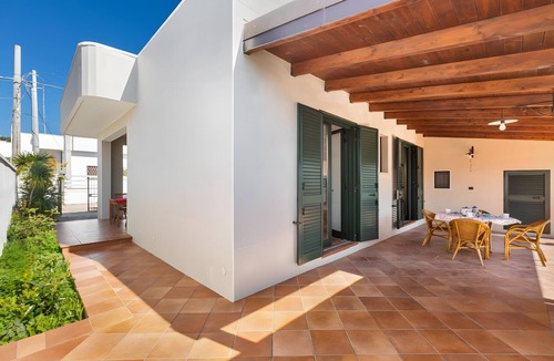 Scala di Furno Villa | Villa 'Simona- Torre Lapillo' with Private Garden and Air Conditioning