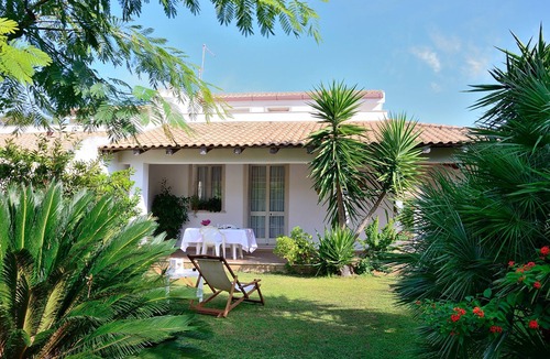 Santa Maria del Focallo Villa | VILLA SOLE WITH DIRECT ACCESS TO THE FINISH SAND BEACH AND THE SEA