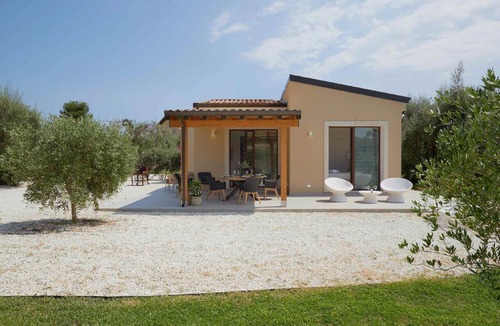 Noto Marina Villa | Villa Sugarcane 2-4 - One Bedroom Villa, Sleeps 4