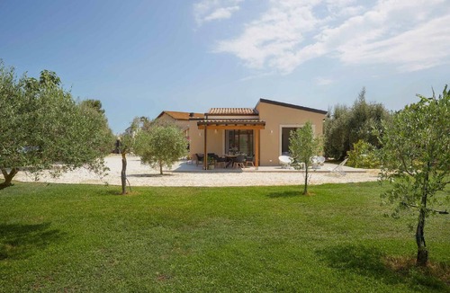 Noto Marina Villa | Villa Sugarcane 2-4 - One Bedroom Villa, Sleeps 4