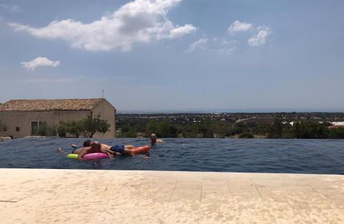 Casa Papa House | Villa Timpazza Vista Mare 4 camere con Piscina Riscaldata - Jacuzzi - Palestra - WIFI - Parcheggio -