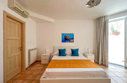 Ischia Ponte Apartment | Villa Trani - close to the beach & beautiful garden