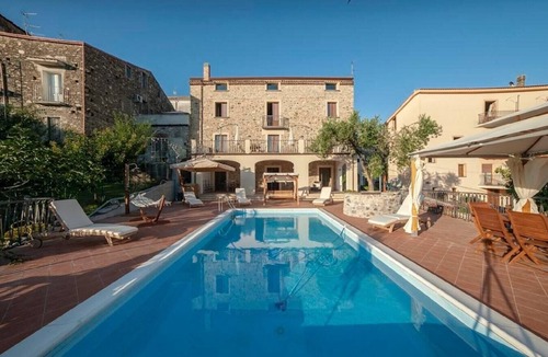 Vibonati Villa | Villa Vibrante - 14 Guests - Independent Villa with pool