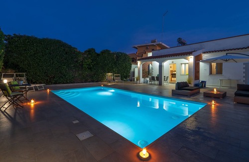 Fontane Bianche Villa | Villa 'Villa Gioia Fontane Bianche' with Sea View, Wi-Fi and Air Conditioning