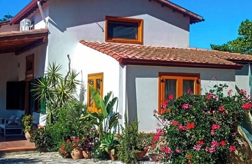 Termini Imerese House | Villa with 360° panoramic sea views and a jacuzzi