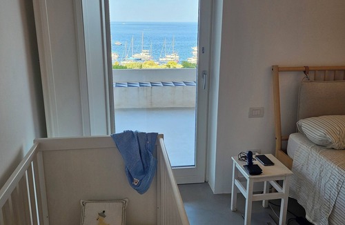 Panarea Villa | VILLA WITH GARDEN IN PANAREA 150 METERS FROM THE SEA, WITH AIR CONDITIONING AND WIFI