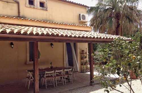 Scicli Villa | Villa with garden just 250 from the golden beaches of Playa Grande