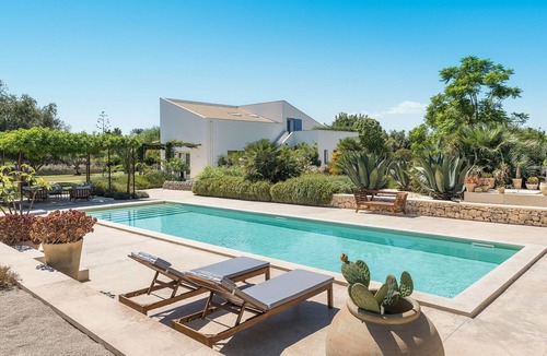 Avola Villa | Villa with pool, 550 metres from the sea in Avola, Sicily