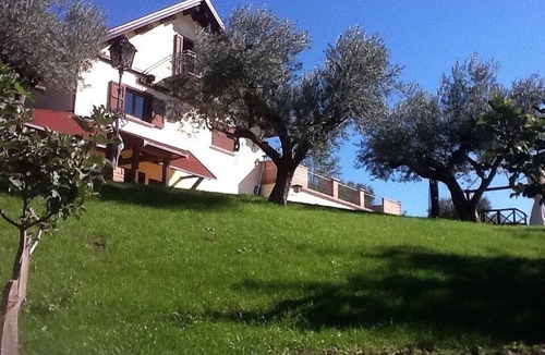 Fragneto Monforte Villa | Villa With Private Swimming Pool