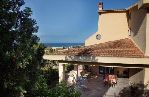 Licata Villa | Villa with terrace and garden 350 meters from the sea of Licata