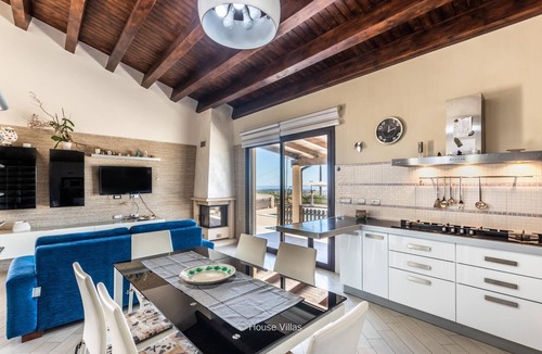 Avola Villa | Villa Zora in Avola With 4 Bedrooms and 3 Bathrooms