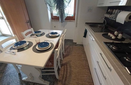 Ricco del Golfo di Spezia Apartment | Village farmhouse surrounded by greenery within walking distance of the sea
