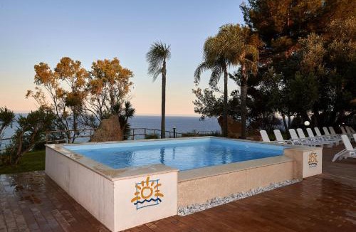 Isola di Capo Rizzuto Hotel | Villaggio L'Oasi