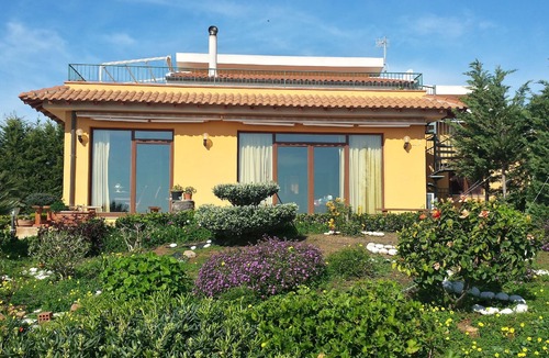 Sciacca Apartment | Villavenezia apartment in villa with garden on the sea of Capo S.Marco Sciacca
