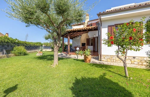 Piana Calzata Villa | VILLECEFALU. Seaside villa with garden. 2 bedrooms. SELF CHECK-IN