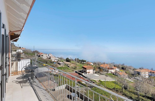 San Lazzaro Apartment | 'Volare Sea View Room' with Sea View, Wi-Fi and Air Conditioning