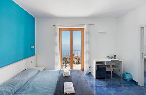 San Lazzaro Apartment | 'Volare Sea View Room' with Sea View, Wi-Fi and Air Conditioning