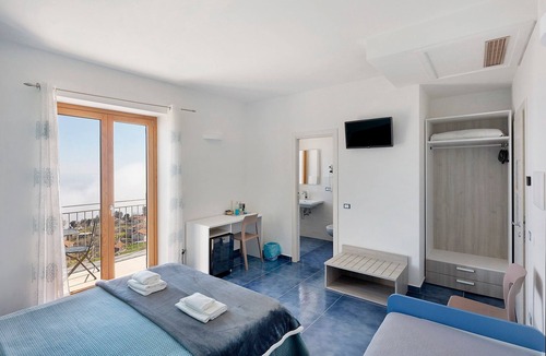 San Lazzaro Apartment | 'Volare Sea View Room' with Sea View, Wi-Fi and Air Conditioning