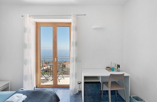 San Lazzaro Apartment | 'Volare Sea View Room' with Sea View, Wi-Fi and Air Conditioning