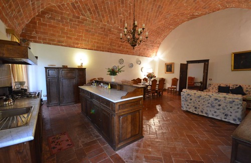 Lucignano Villa | Walking distance to town of Lucignano - 8 pax, Wi-Fi, private garden and pool